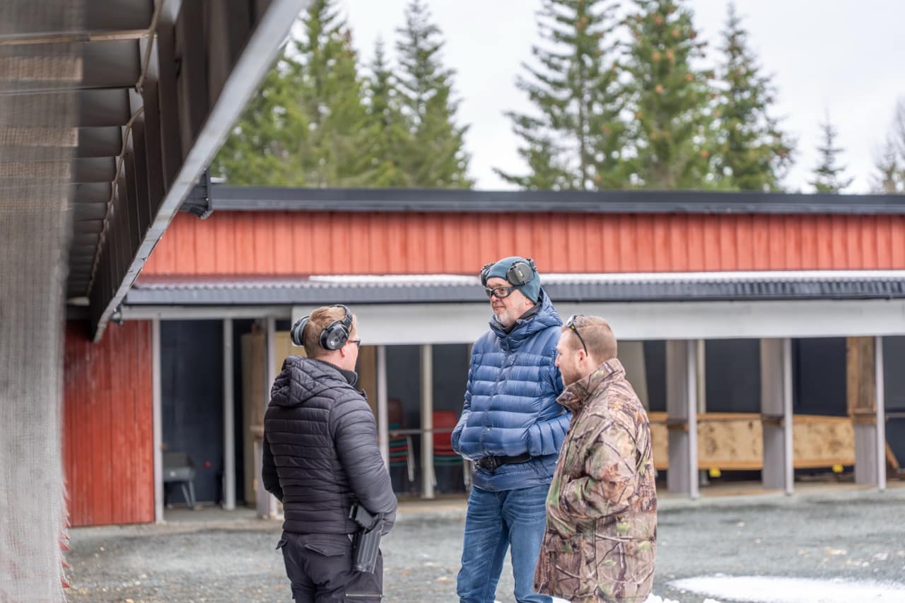 En prat mellom rundene blir det også tid til